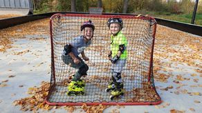 Park rolkarza zajmuje 700 mkw. powierzchni z przeszkodami i rurami do zjazdów oraz mini boiskiem do hokeja 



