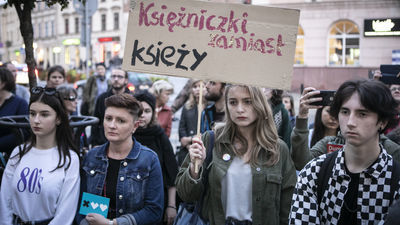 "Jesień średniowiecza" przed biurami PiS w Lublinie. Protest w obronie edukacji seksualnej