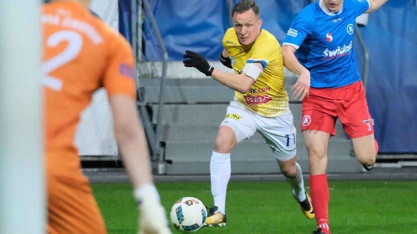 Konrad Nowak (w żółtej koszulce) w barwach Motoru występował przez ostatnie dwa sezony