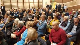 Burzliwe momentami spotkanie skończyło się krótko przed północą