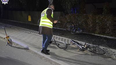 Pijany kierowca potrącił 16-latka i 19-latka i uciekł. Potem wypadł z drogi
