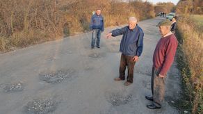 Nie mogą doczekać się remontu drogi. "7 lat minęło i nic się nie dzieje"