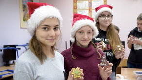 Pierniki, zaproszenia i koncert kolęd. Szkoła w Mariance ma sposób na integrację mieszkańców [zdjęcia]