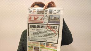 Informacja z tytułem „Grillowanie prezesa” wizualnie przypomina nekrolog i jest opatrzona czerwonym stemplem „cenzura”.
