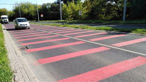 Zmiany w oznakowaniu wprowadzono pod koniec sierpnia. Teraz Ratusz uznał, że się sprawdziły i zrezygnował z pomysłu na ustawienie tu fotoradaru
