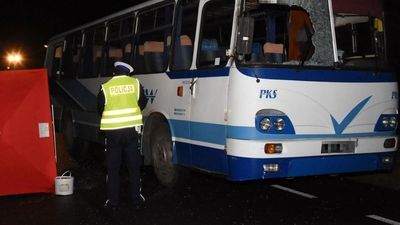 Lubelskie: Autobus PKS śmiertelnie potrącił pieszego. Mężczyzna szedł nieprawidłową stroną drogi