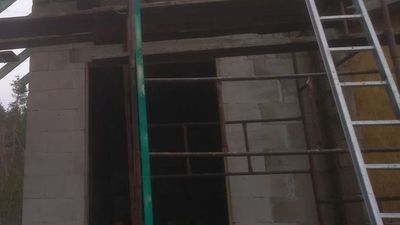 Opole Lubelskie: Wypadek na budowie. Mężczyzna poślizgnął się na rusztowaniu