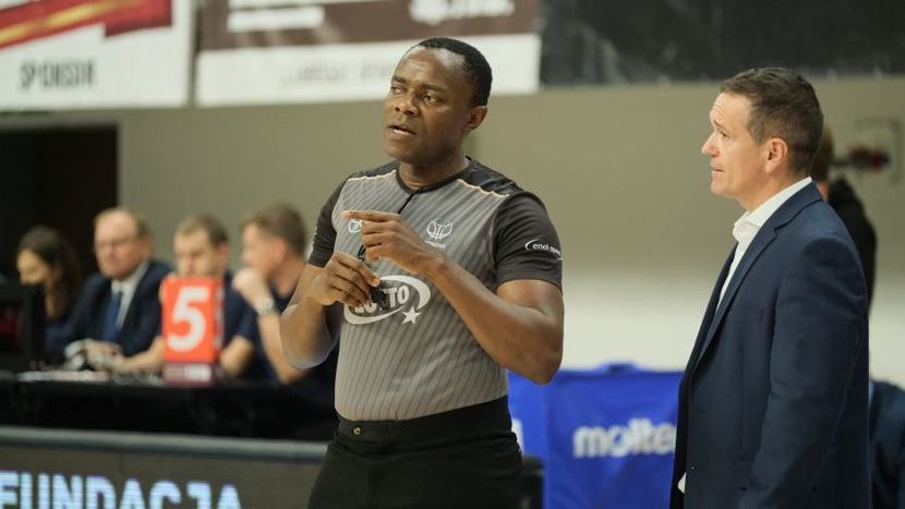 Arnaud Kom Njilo to jeden z najlepszych sędziów w Energa Basket Lidze. Być może warto pójść w jego ślady?