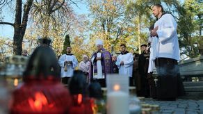 Procesja żałobna przy Lipowej. Sprawdź porządek mszy w Dzień Zaduszny [zdjęcia]
