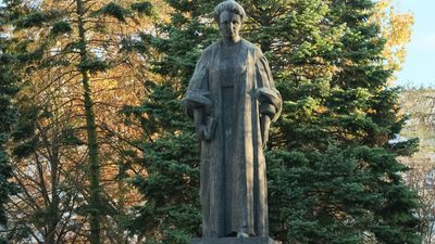 Pomnik Marii Curie - Skłodowskiej jeszcze poczeka na remont