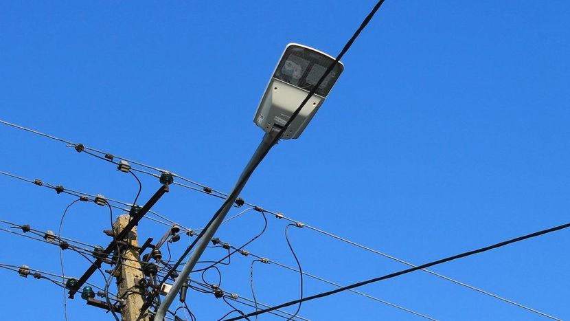 Lampy LED, które oświetlają drogi w gminie Końskowola, potrzebują znacznie mniej energii, niż ich tradycyjne odpowiedniki
