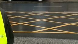 Na tych żółtych pasach nie można się zatrzymać. Pilotażowy program spodobał się kierowcom