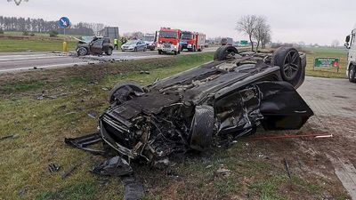 Wypadek w Dorohuczy. Policja szuka kierowcy, który utrudniał wyprzedzanie