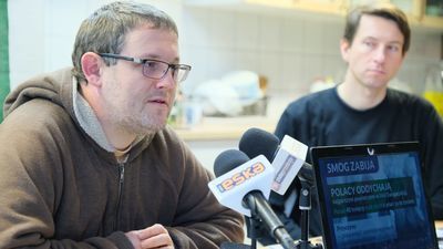 – Chcemy dotrzeć do mieszkańców z informacją praktyczną. Czym nie warto palić, czego nie wrzucać do pieca, by nie truć siebie, swoich dzieci i sąsiadów – tłumaczy Krzysztof Gorczyca 