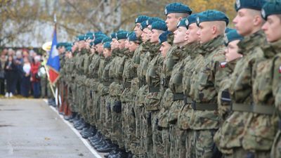 Niezwykłe ślubowanie z ceremoniałem wojskowym. Tak jest w XIV LO w Lublinie [zdjęcia]