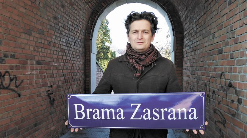 - To miejsce symboliczne, bo oryginalnej bramy już nie ma – mówi Marek Poznański