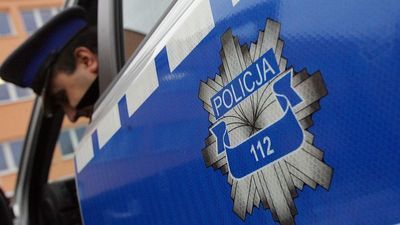 Wyjeżdżała z posesji i spowodowała kolizję. Czuć było woń alkoholu