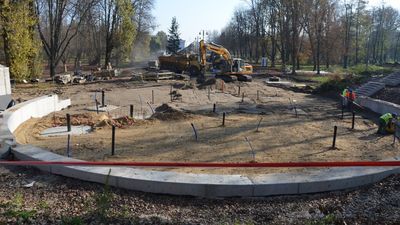 Przebudowa parku Ludowego coraz bliżej półmetka. Widać już zarys ogrodu wodnego