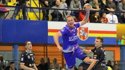 Po przegranej rywalizacji w lidze i Pucharze EHF z Gwardią Opole zespół Azotów czeka trudny mecz z drużyną z Kalisza

