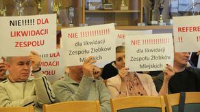 Grupa rodziców przyszła na sesję 