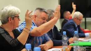 Siedmioro radnych opowiedziało się za zmianą w budżecie, która pozwoli na przesunięcie dodatkowych środków na budowę obiektu sportowego w Gołębiu