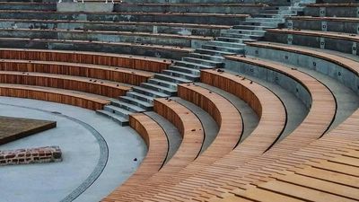 Amfiteatr po przebudowie. Na otwarcie poczekamy [zdjęcia] 