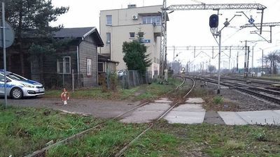 Tragedia w Świdniku. Wszedł na przejście przez tory mimo opuszczonych rogatek