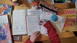 Rodzice narzekają, że wiele weekendów muszą poświęcić wyłącznie na naukę