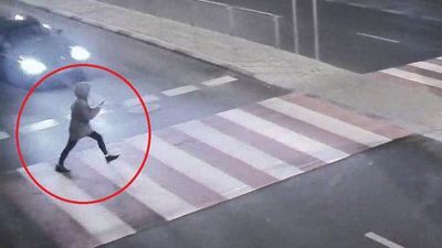 Lublin: Przechodziła przez przejście z telefonem w ręku i potrącił ją samochód. Kierowca dostał mandat [wideo]