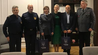 Podziękowania pracownikom komendy wręczyła również burmistrz Hrubieszowa