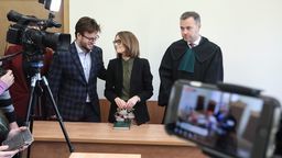 Bartosz Staszewski oraz jego pełnomocnicy Sara Wilk i Bartosz Przeciechowski
