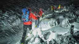 Turyści musieli spędzić noc w Tatrach. Wykopali jamę w śniegu