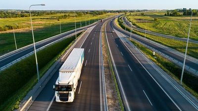 Z pierwszych odcinków 130-kilometrowej trasy kierowcy powinni skorzystać w połowie 2021 r., a inwestycja ma być gotowa w połowie 2022 r. 
