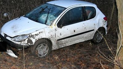 Słodków Trzeci: Peugeot zatrzymał się w rowie