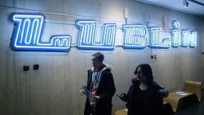 Al. Tysiąclecia, ul. Tumidajskiego i ul. Środkowa. To w tych miejscach w Lublinie już niebawem zaświecą neony. Nad Al. Tysiąclecia ma zaświecić się "Lublin", który pierwotnie artysta (Patryk Hardziej) zaplanował na kamienicy przy dworcu PKS