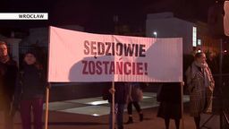 „Nie chcemy, żeby sędziowie byli gnębieni”. Protesty w wielu miastach w obronie sądownictwa