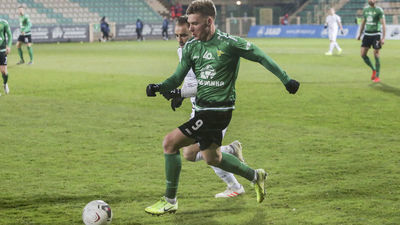 Aron Stasiak (Górnik Łęczna): Nie ma podziału na tych co grają i tych co siedzą na ławce