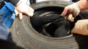 Aparat RTG wykrył coś dziwnego w kołach. Podejrzenia się potwierdziły