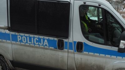 Kierowca był tak pijany, że prawie nie kontaktował. "Policjanci dziękują 20-latce za to, że nie została obojętna"