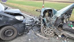 Lubelskie: Czołowe zderzenie dwóch aut osobowych. Cztery osoby trafiły do szpitala