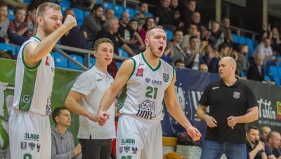 Kamil Waniewski (nr 21) to reprezentant Polski U-23 w koszykówce 3x3