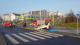 Dachowanie na ul. Węglarza w Lublinie. Mężczyzna i dziecko w szpitalu