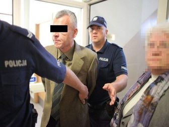 Piotr O. w drodze na ławę oskarżonych w 2014 roku 