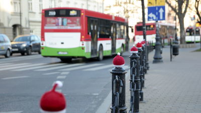 Kolorowe czapeczki Świętego Mikołaja pojawiły się w centrum Lublina [zdjęcia]
