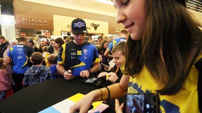 Kibice lubelskiego żużla zebrali górę słodyczy i zabawek dla podopiecznych domów dziecka