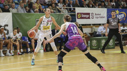 Agnieszka Szott-Hejmej (z piłką) po raz drugi w tym sezonie zagra przeciwko swojemu byłemu zespołowi.