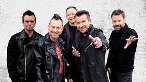 Mafia (od lewej): Paweł Lesiak (basista), Tomasz Bracichowicz (klawisze), Michał Stachurski (perkusja), Michał Ostrowski (wokal), Paweł Poros (gitara)
