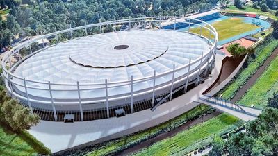 Ratusz pokazał wizualizacje ze stadionem umieszczonym przy Al. Zygmuntowskich, ale zapowiada, że projekt łatwo będzie można przenieść