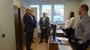 Szef Krajowej Administracji Skarbowej zapowiedział podczas wizyty w Łukowie podwyżki dla skarbówki i celników