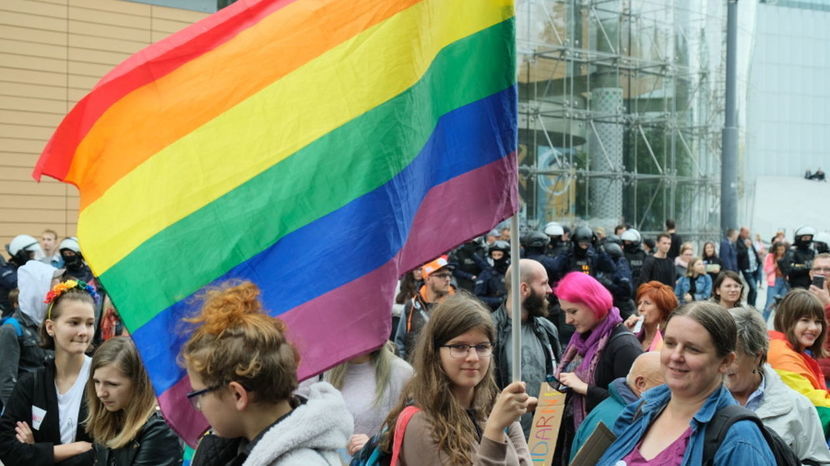 Kiedy w miastach organizowano Marsze Równości, wiele gmin przyjęło stanowiska przeciwko „ideologii LGBT”